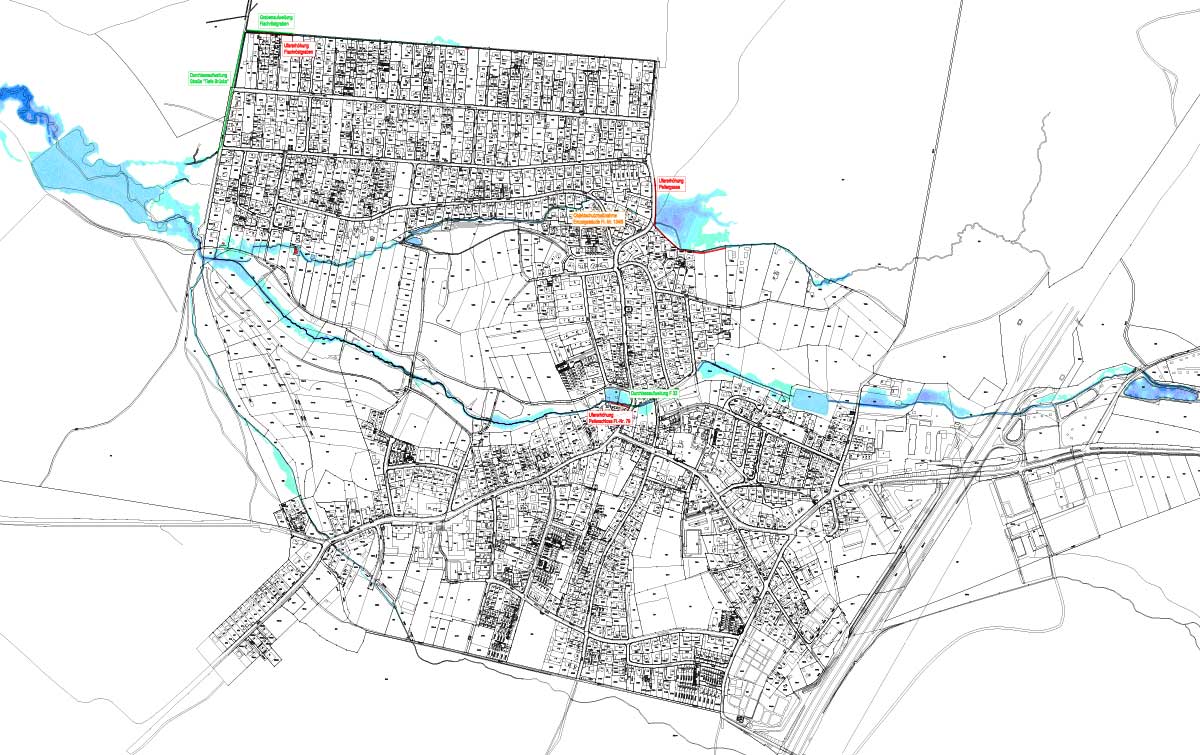 Stadtplan einer Siedlung mit mehreren Wohngebieten, Strassen und Wasserläufen. Die Wasserläufe sind blau markiert und ziehen sich durch verschiedene Teile der Siedlung. Mehrere Bereiche und Gebäude sind mit farbigen Beschriftungen gekennzeichnet.